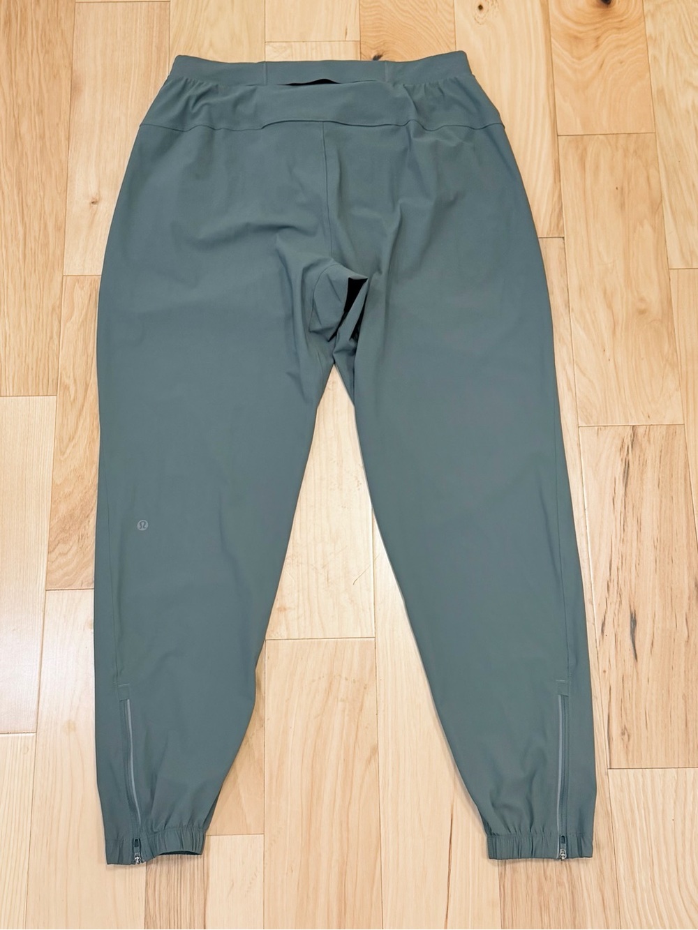 LIKE NEW Lululemon Men’s Surge Joggers *Regular 29”